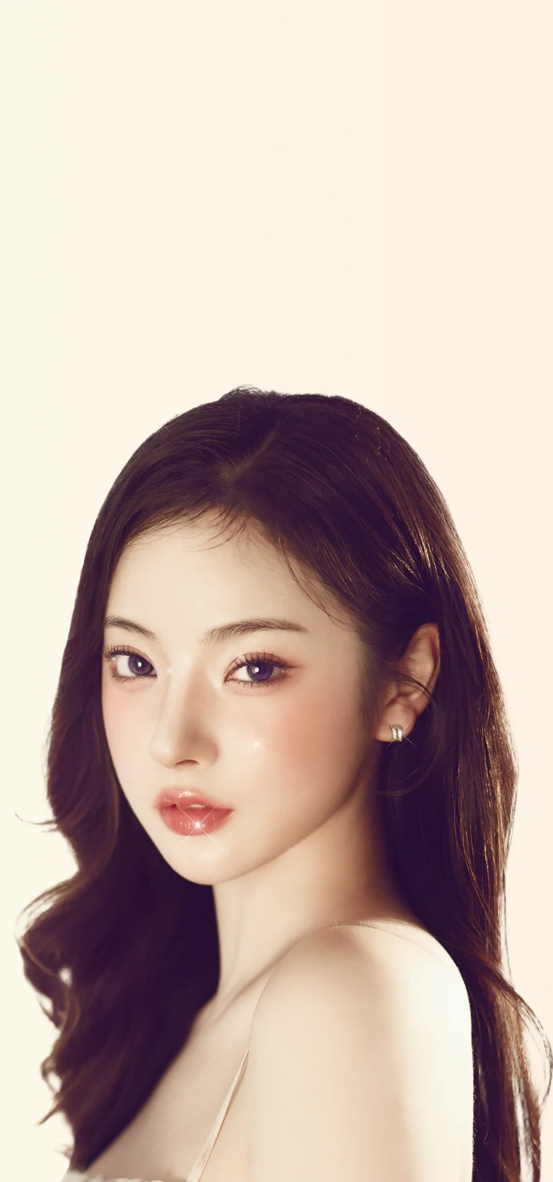 ヒアルロン酸フィラー施術のイメージ：美しい女性の顔のアップ