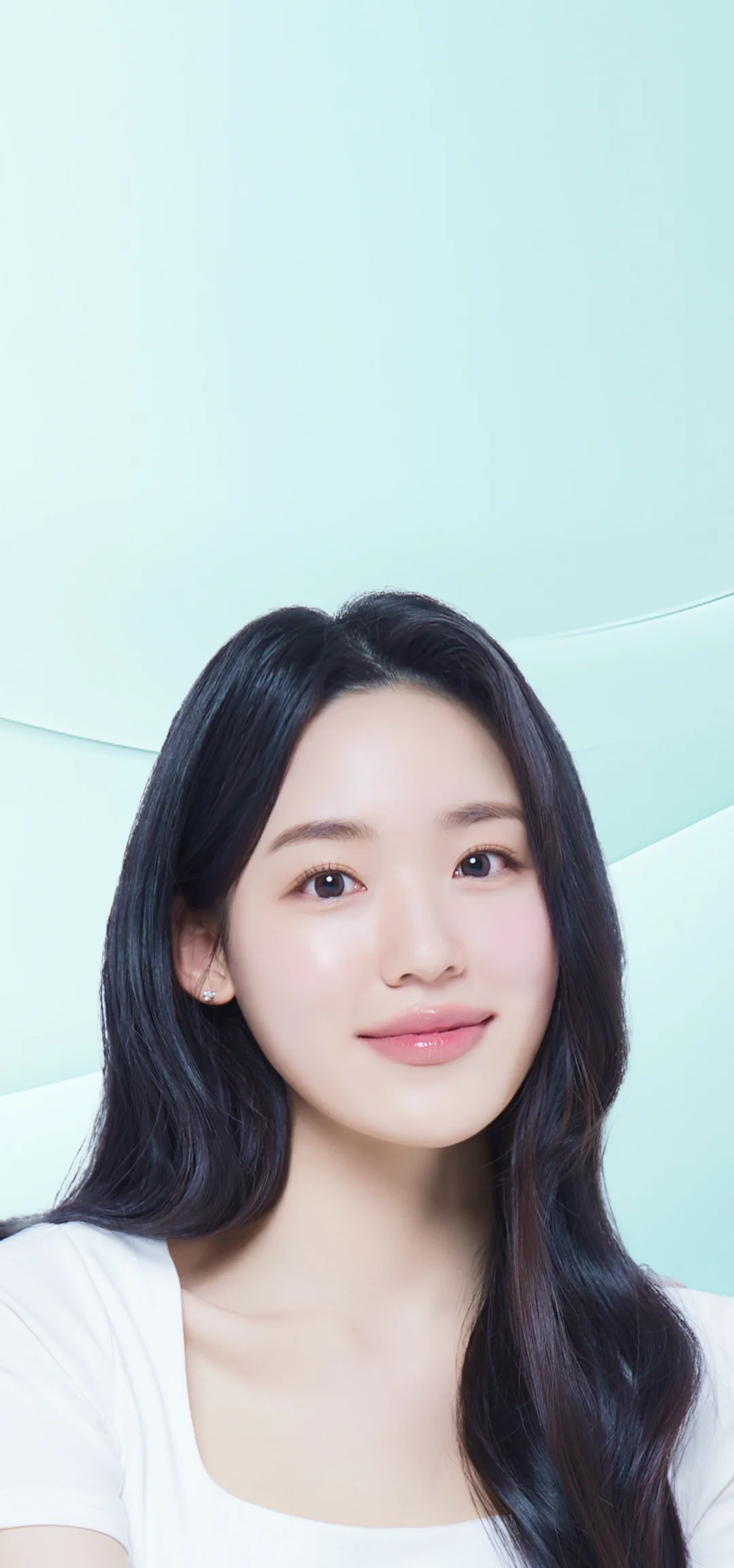 インモードのメインビジュアル：微笑む若い女性の顔のアップ