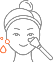 女性がブラシで顔に何かを塗っているイラスト