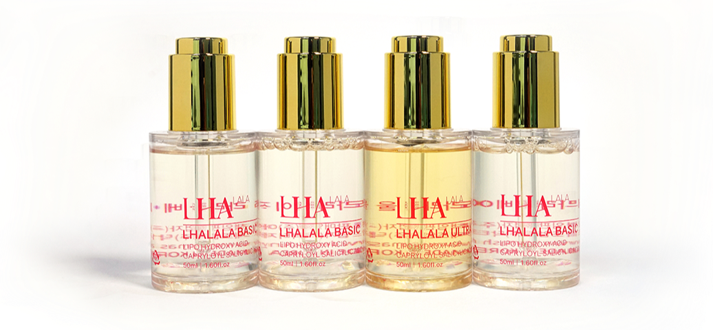 LHALALAブランドの美容液ボトルのクローズアップ