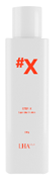 白いボトルに赤い「#X」のロゴが入った化粧品。